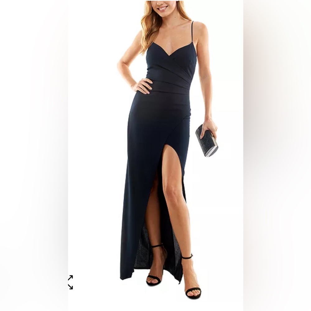 Women’s black sweetheart neckline, floor-length formal dress